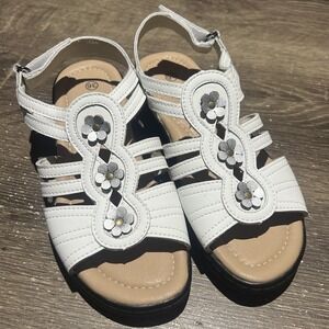 Girls White‎ Open-Toed Sandals - Kids Size 6/6.5